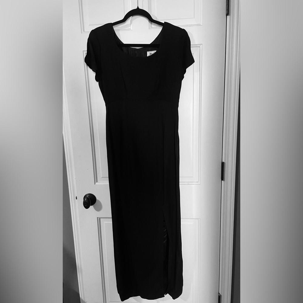 Elegant black formal evening dress. Side split. Size M. Worn once.